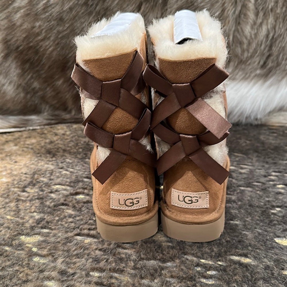 Bailey Bow II UGG, Chestnut NWT